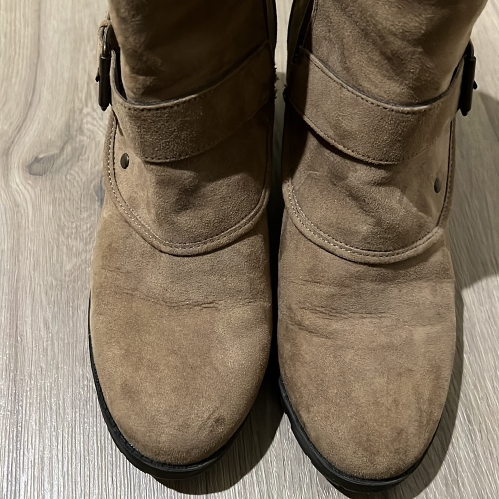Boots - Picture 8 of 8